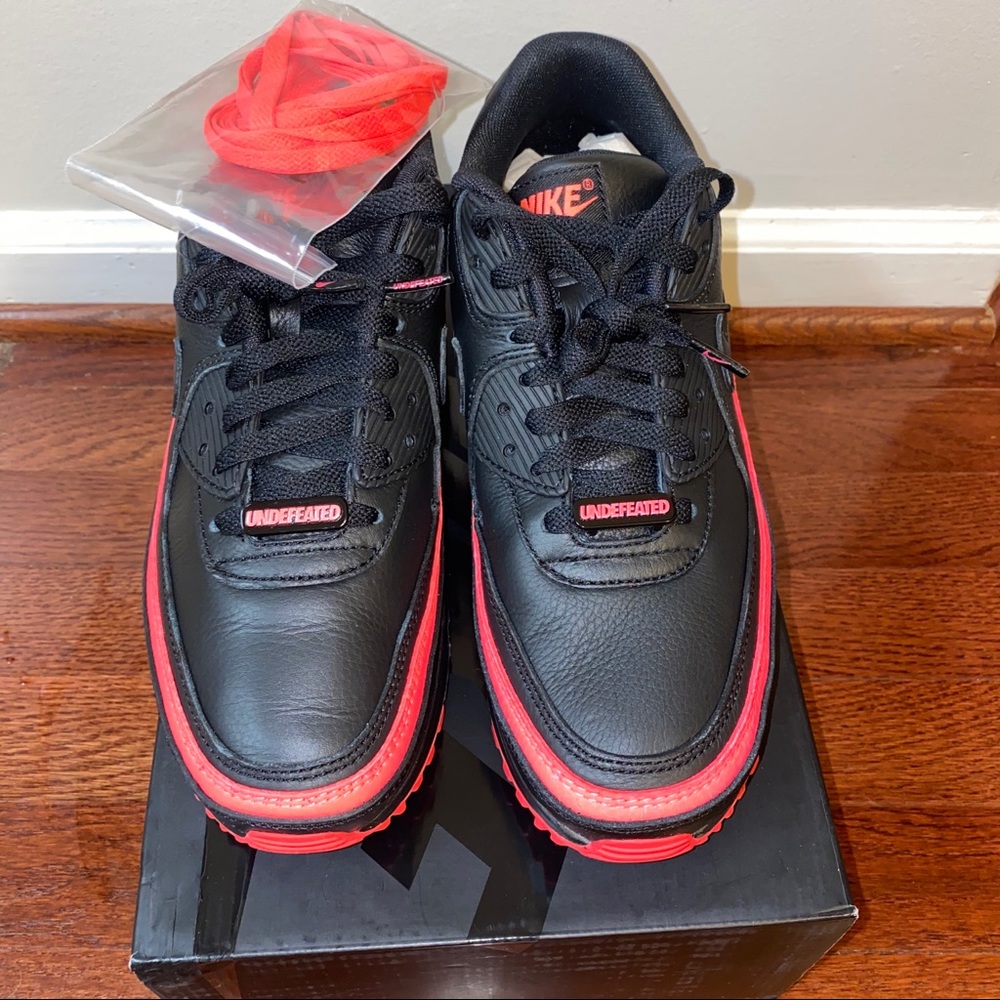 Nike x Undefeated Air Max 90 size 7.5 solar red - Picture 2 of 6